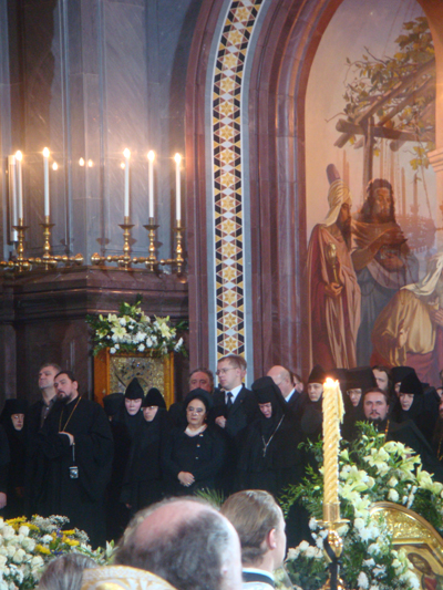 У гроба Святейшего Патриарха Алексия